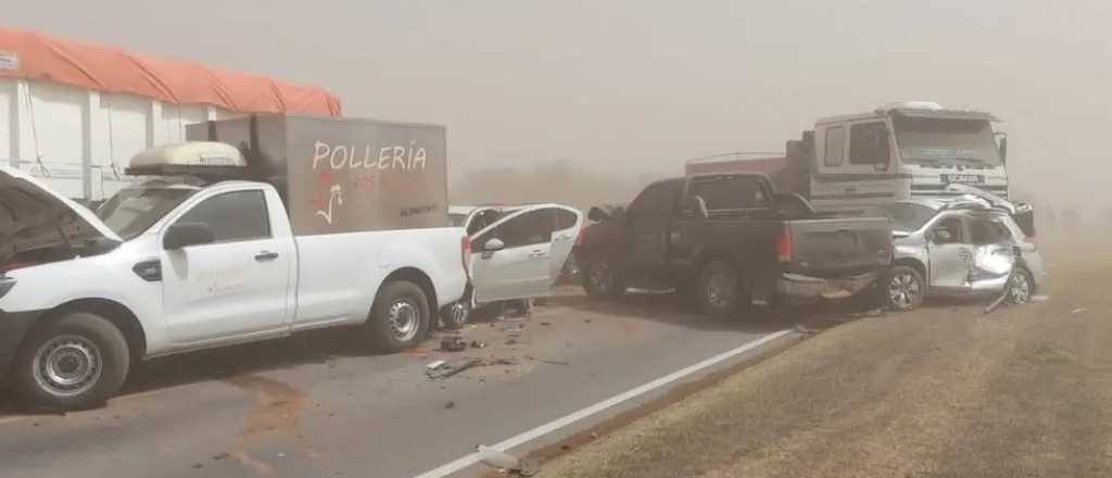 Videos: dos muertos y varios heridos por choques en cadena en Córdoba