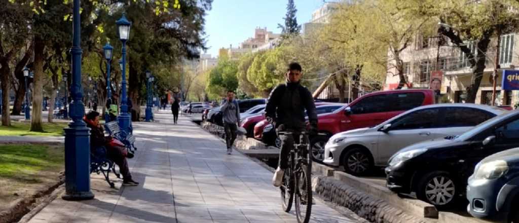 Día primaveral en el Gran Mendoza y alerta de Zonda en el Sur