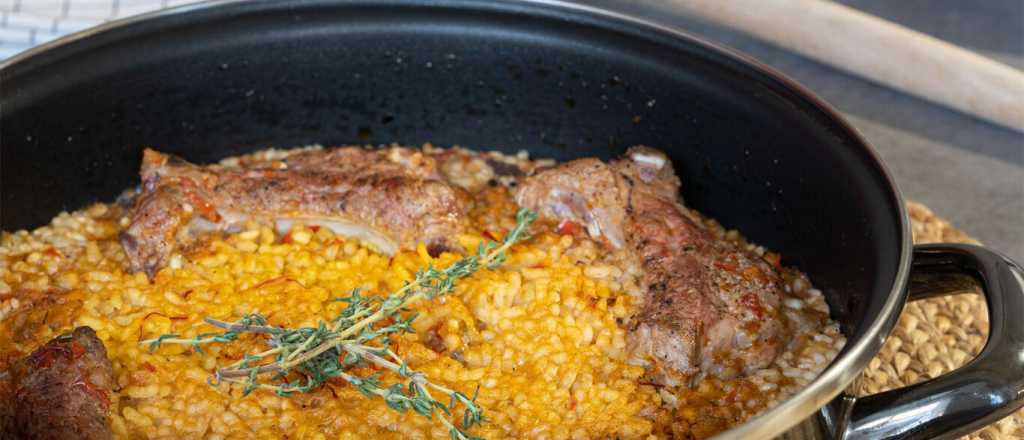 Arroz con costillas de cerdo: sabor a comida familiar y cariño