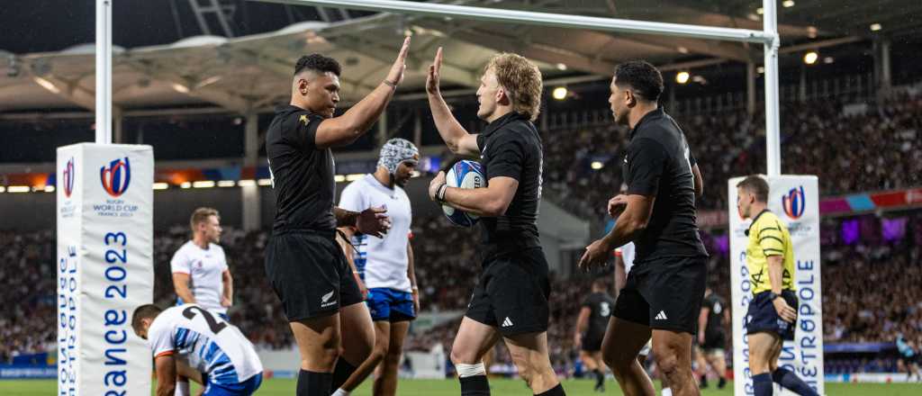 Los All Blacks se despertaron en el Mundial con una paliza