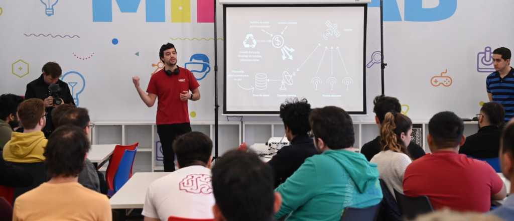 Jóvenes de Godoy Cruz desarrollan el primer satélite mendocino