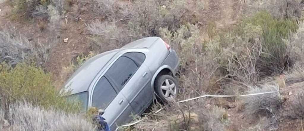 Un abogado resultó herido al caer con su auto en la Cuesta de los Terneros