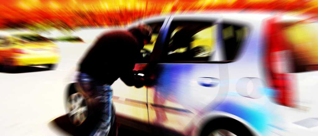 Ladrones armados le robaron el auto a un hombre en Maipú