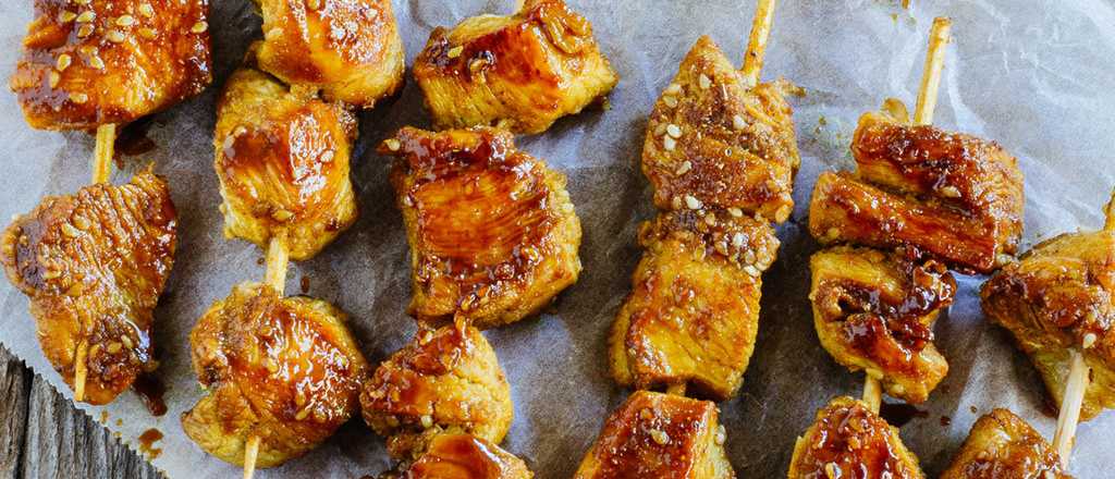 Brochette de pollo estilo Satay, ideal para picar