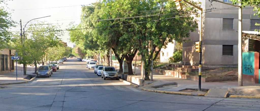 A plena luz del día le robaron la camioneta a una joven en la Cuarta Sección