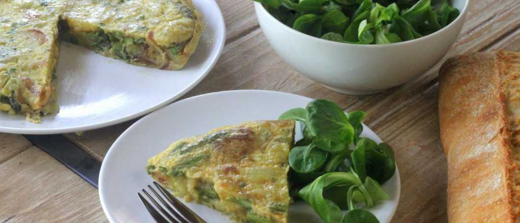 Para aumentar el consumo de fibra: tortilla de papas con espárragos 