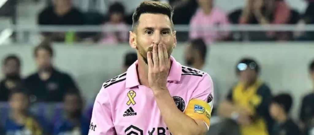 Video: un estudiante hizo que Messi le leyera un libro de semiología