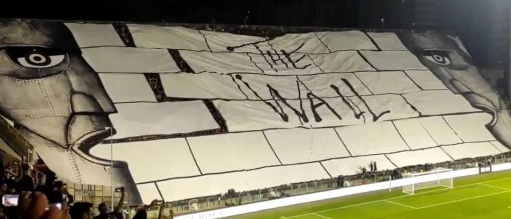 Una hinchada italiana hizo un impresionante homenaje a Pink Floyd