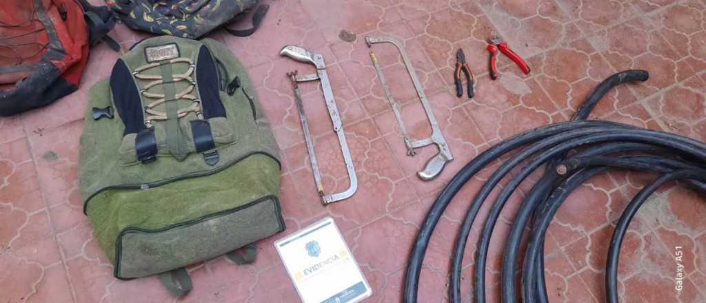 Los agarraron robando cables en Ciudad y fueron detenidos