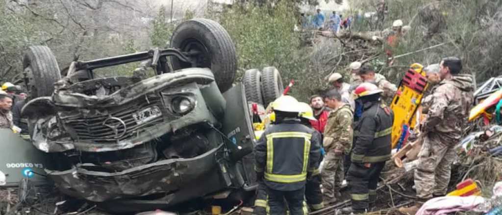 El camión con soldados habría volcado por error humano