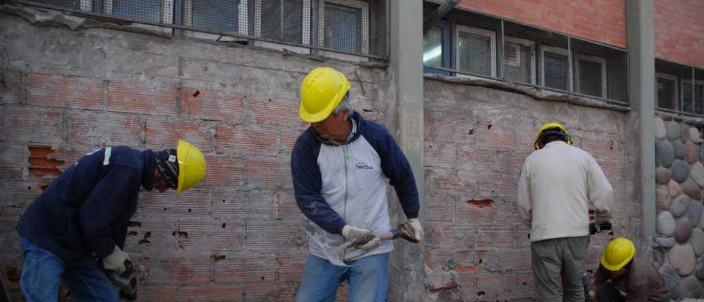 Así bajó la producción en las fábricas y en el sector de la construcción