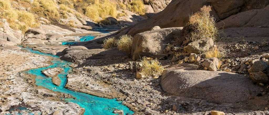 El impresionante río turquesa que se esconde en el Norte argentino