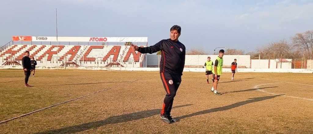 El "Cachorro" Abaurre dejó de ser el DT de Huracán Las Heras