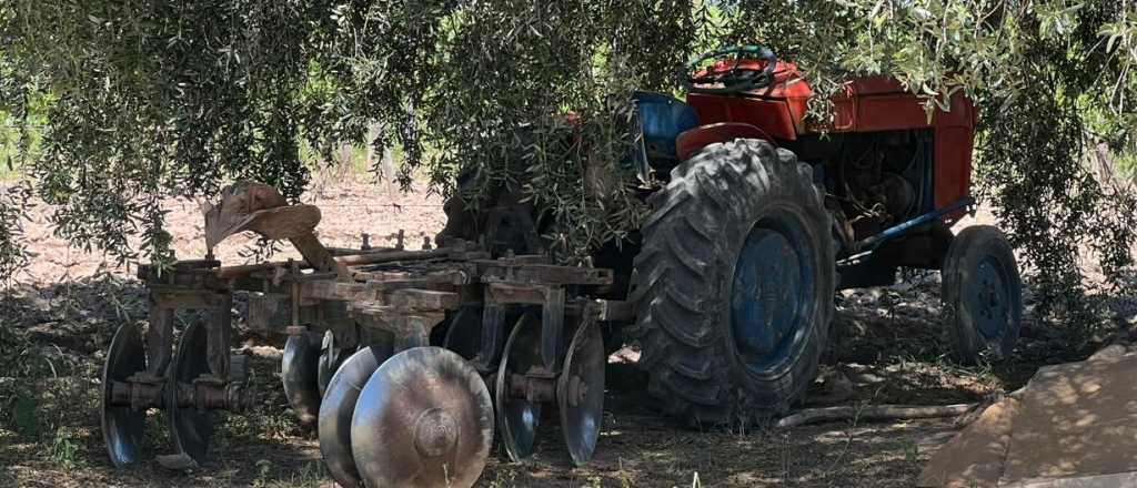 Trabajaba en una finca y lo aplastó un tractor