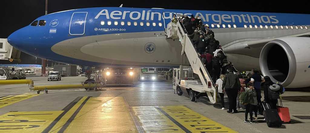 Partió a Ezeiza el primer vuelo con argentinos que estaban en Israel