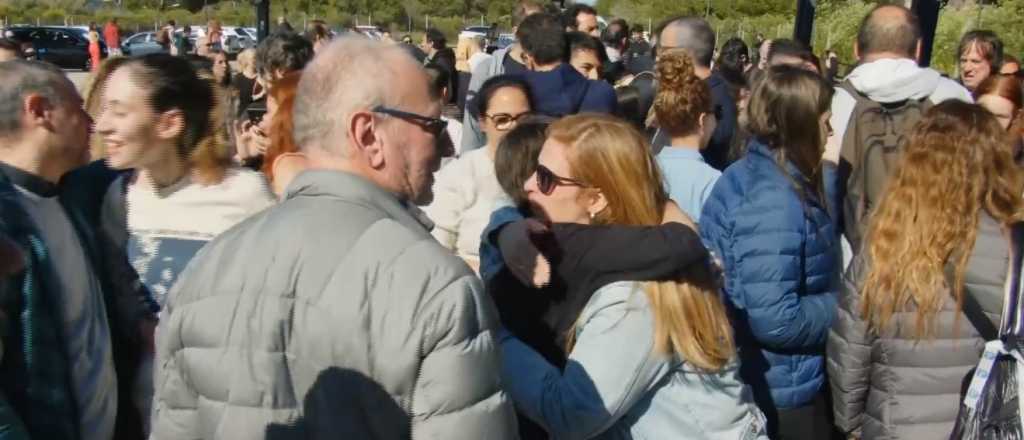 Emoción en la llegada de los argentinos repatriados por la guerra