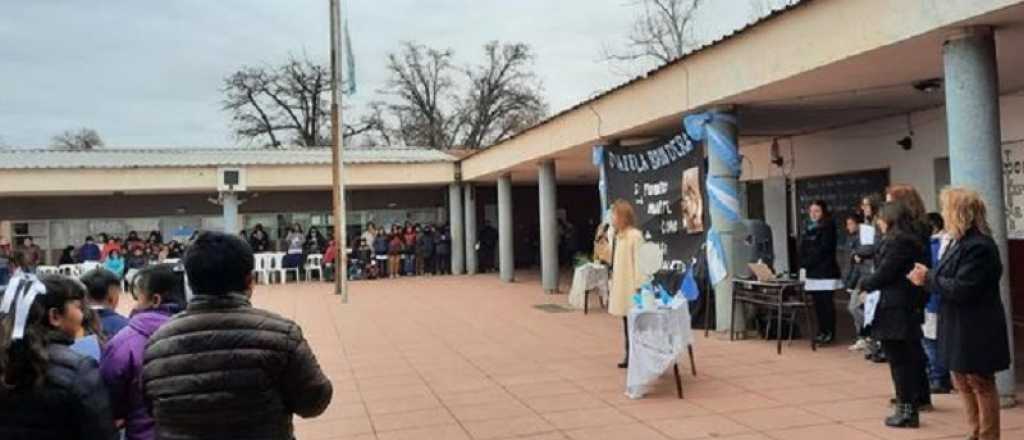 El portón de una escuela cayó encima de una docente en San Rafael