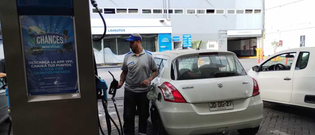 La odisea para conseguir combustible y largas filas en Mendoza