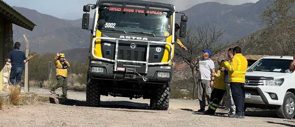 Videos: así se ven desde el aire los incendios aún activos en El Challao