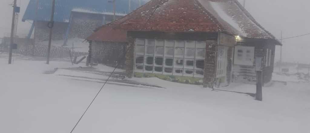 Zonda en el llano, nieve en Alta Montaña: tormenta en el paso a Chile