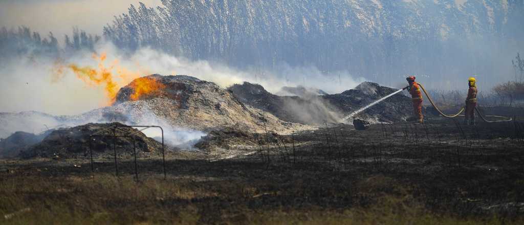 Apagaron los dos incendios que se reactivaron en Luján y El Challao