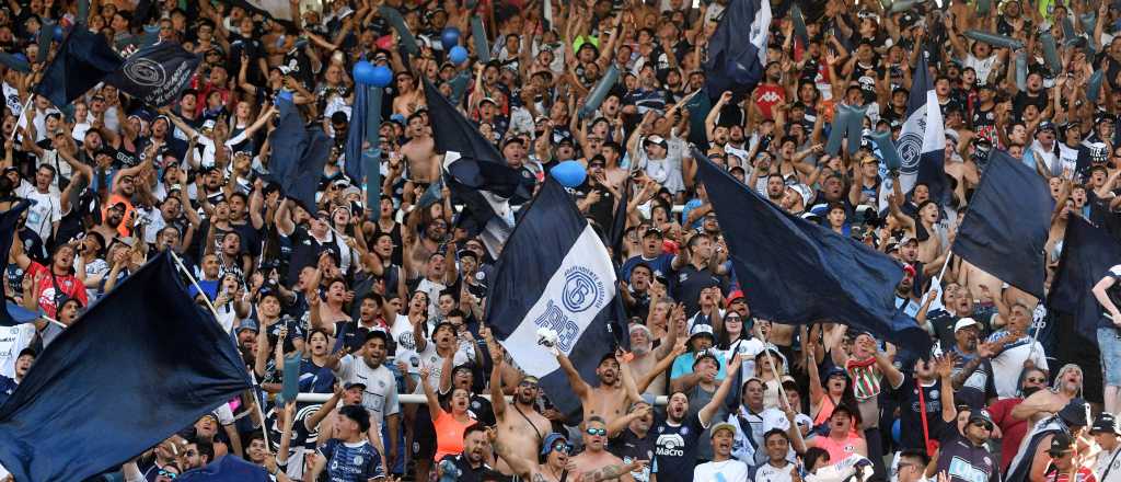 Video: así fue el tremendo recibimiento de los hinchas de la Lepra en la final