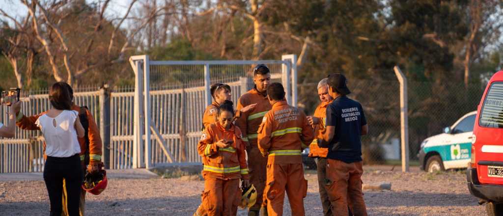 Post Zonda: el fuego está controlado y comienzan a extinguirlo