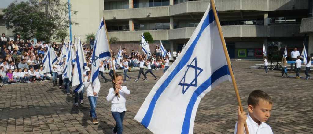 Colegios judíos piden sacar sus escudos de uniformes para evitar ataques