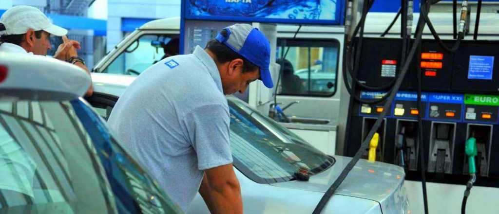 Las petroleras aumentaron un 7,5% la nafta y el gasoil