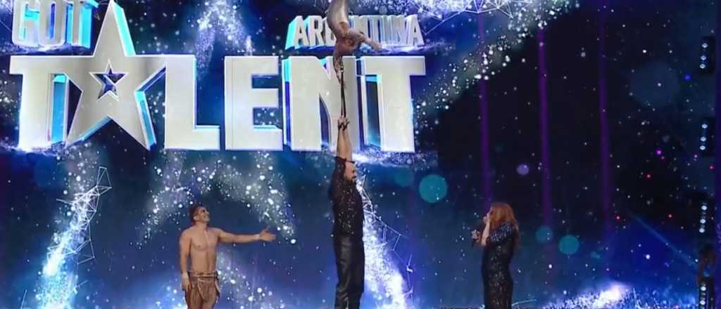 Got Talent: Abel Pintos fue levantado por una acróbata con sus dientes