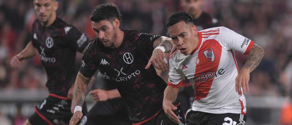 River perdió con Huracán, pero sigue como único puntero