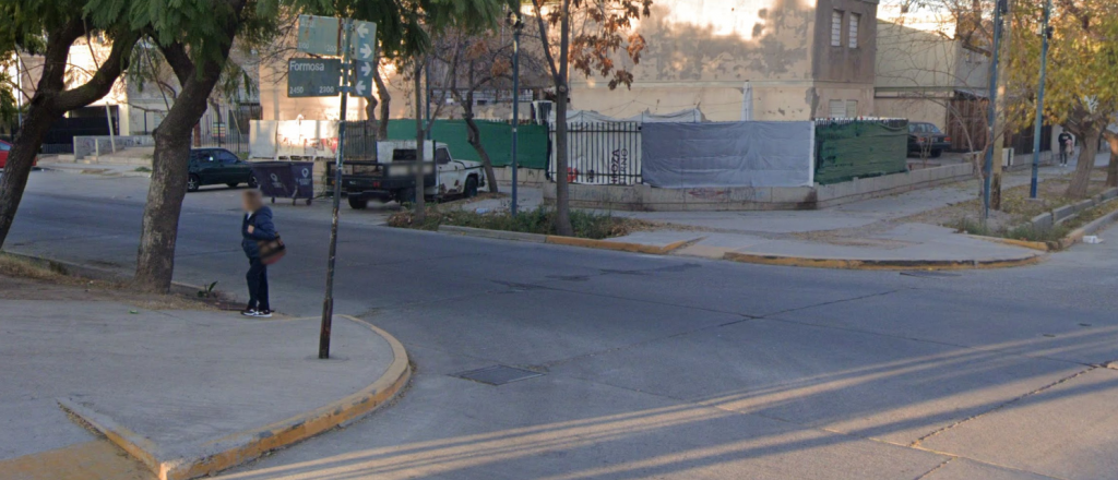 Un anciano murió luego de chocar en su moto con un colectivo