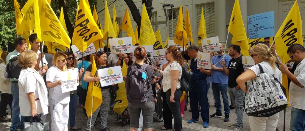 Sin acuerdo salarial, los profesionales de la salud confirmaron paro y marcha