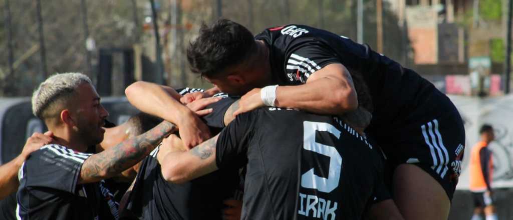 Riestra y Quilmes juegan por los cuartos de final del Reducido