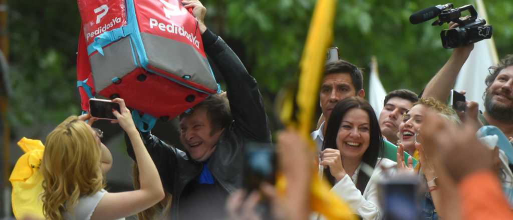 Fotogalería: locura mendocina por Javier Milei en la Plaza Independencia