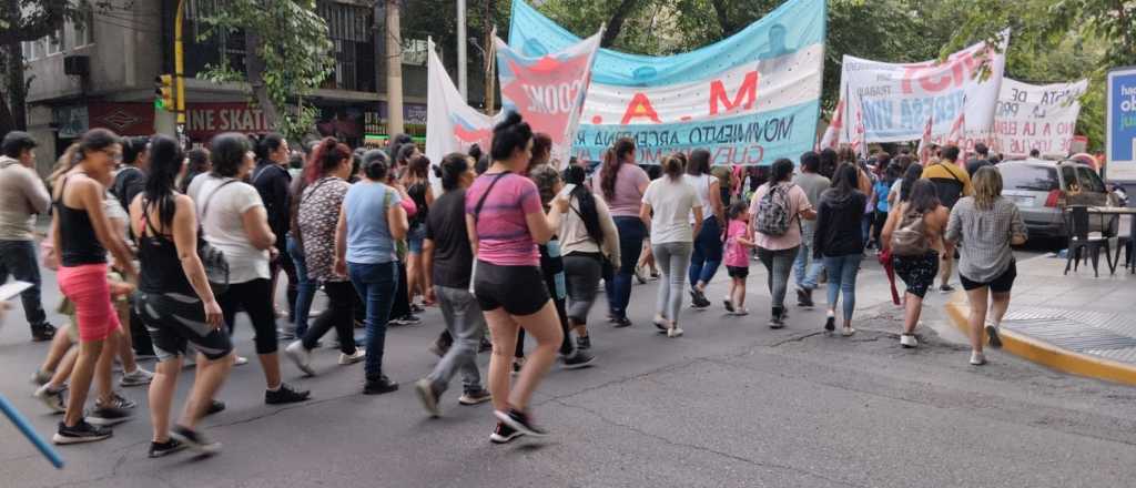 Organizaciones sociales marchan a Casa de Gobierno este lunes