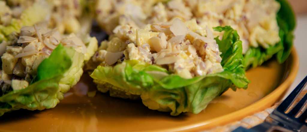 Ensalada de pollo, curry y manzana en 5 minutos conquista paladares