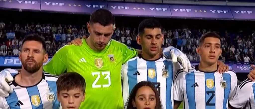 Video: así vibró La Bombonera con el Himno antes del partido