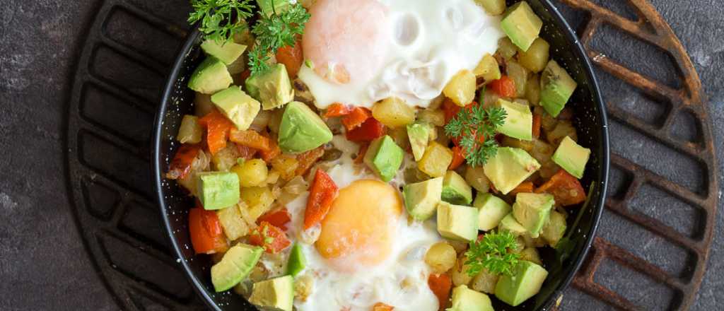 Preparación exprés: sartén saludable de papas, huevos y palta