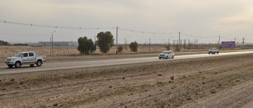 Murió un hombre al volcar su camioneta en Maipú