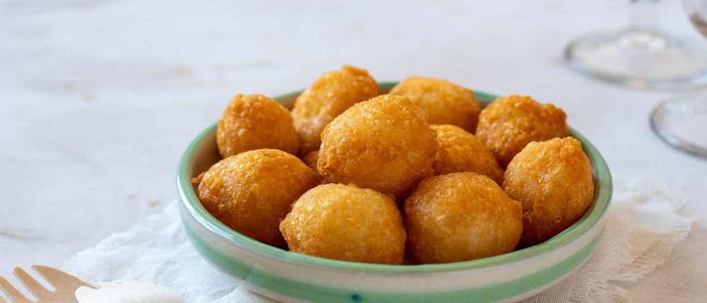 Buñuelos de queso sólo con tres ingredientes