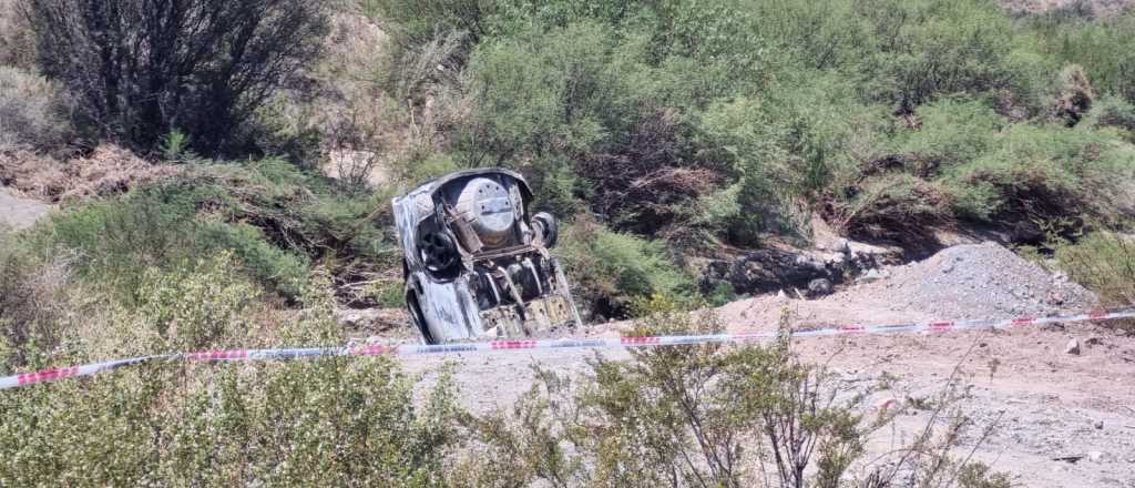 Hallaron un auto quemado en Las Heras con un cadáver en el interior