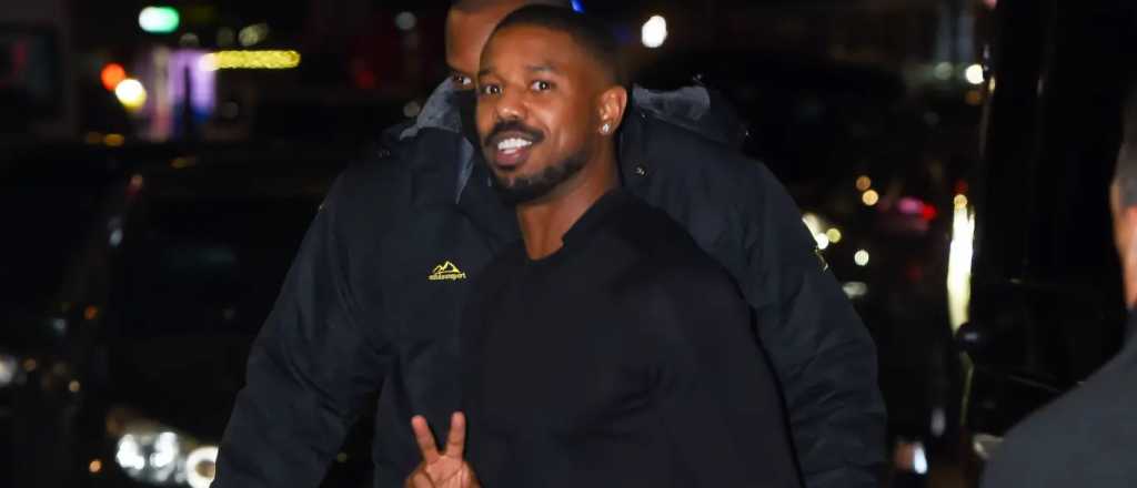 Michael B. Jordan estrelló su Ferrari contra un auto estacionado