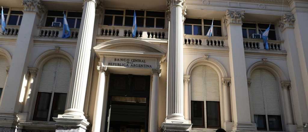 El Central volvió a vender dólares y junio tiene balance negativo