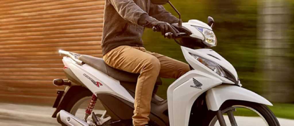 Dos hombres armados robaron una moto en Ciudad