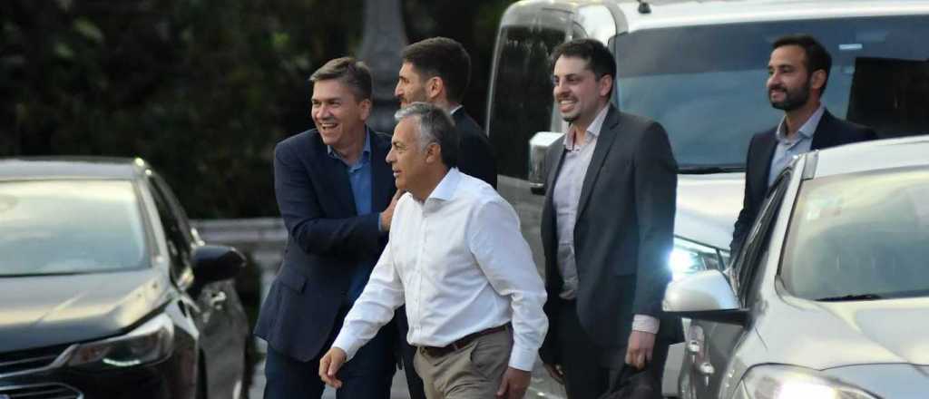 Cornejo fue a la reunión de gobernadores con el Gobierno y pidió "ayudarlo"