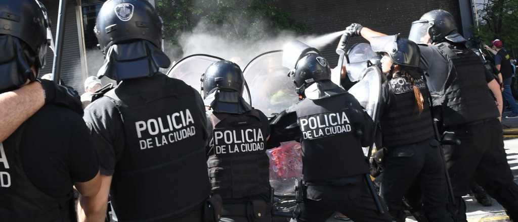 Marcha: Corridas Y Enfrentamientos Entre Manifestantes Y Policías ...