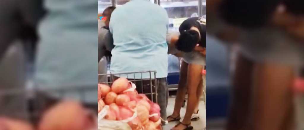 Video: dos mujeres se agarraron de los pelos por una oferta de carne