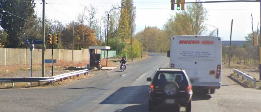 Dos delincuentes le robaron el auto a una mujer en Maipú 