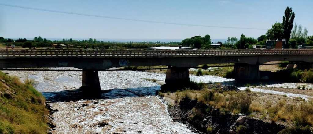 Video: la impactante crecida del Río Tunuyán que alarma a las autoridades